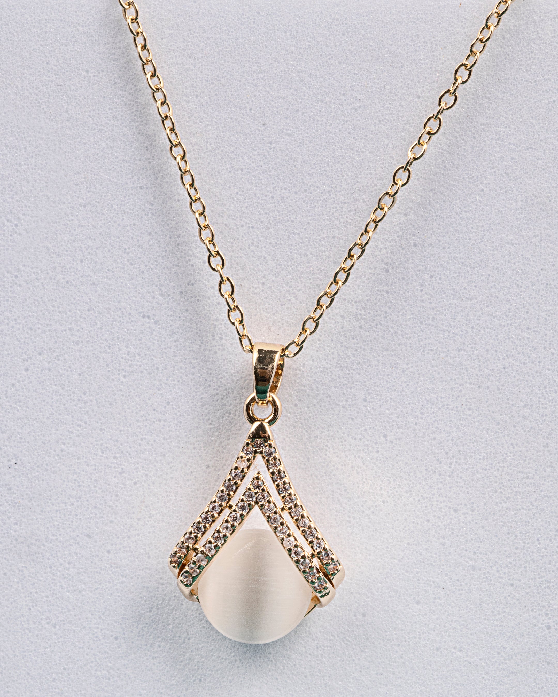 VELISEA Gold Plated Anti-Tarnish Stainless Steel Shell Pendant Snake Chain Necklace for Women | Elegant Everyday Jewelry