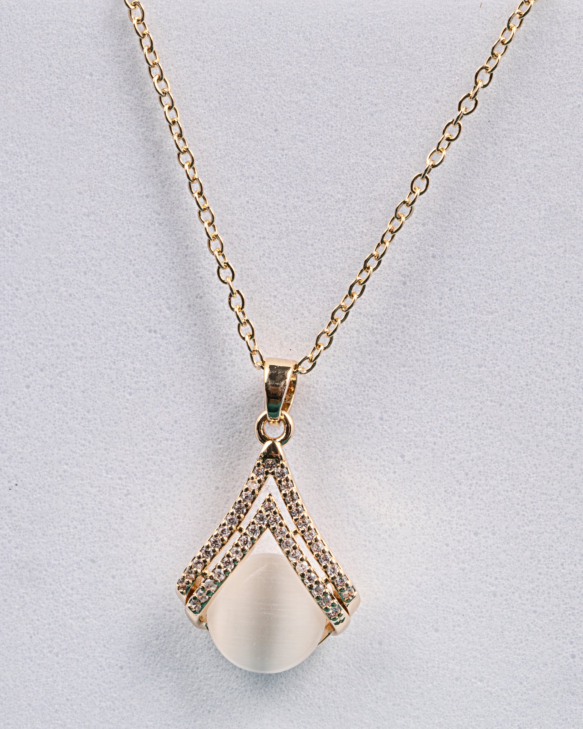 VELISEA Gold Plated Anti-Tarnish Stainless Steel Shell Pendant Snake Chain Necklace for Women | Elegant Everyday Jewelry