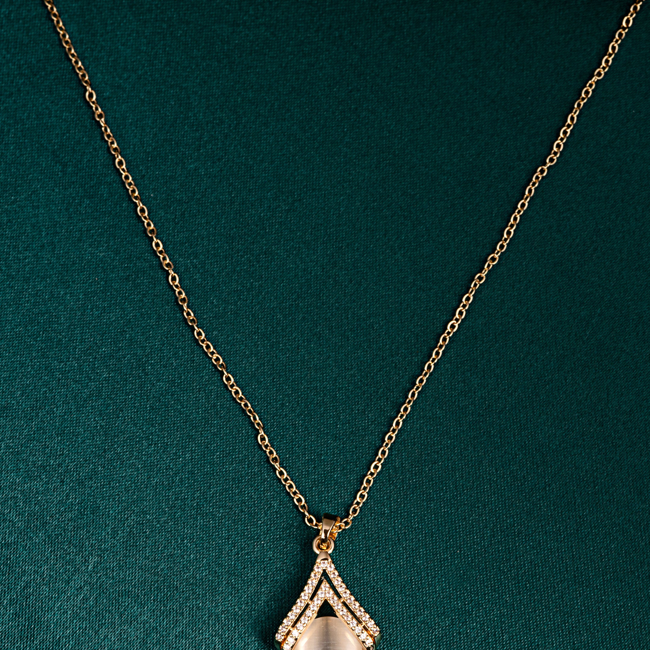 VELISEA Gold Plated Anti-Tarnish Stainless Steel Shell Pendant Snake Chain Necklace for Women | Elegant Everyday Jewelry