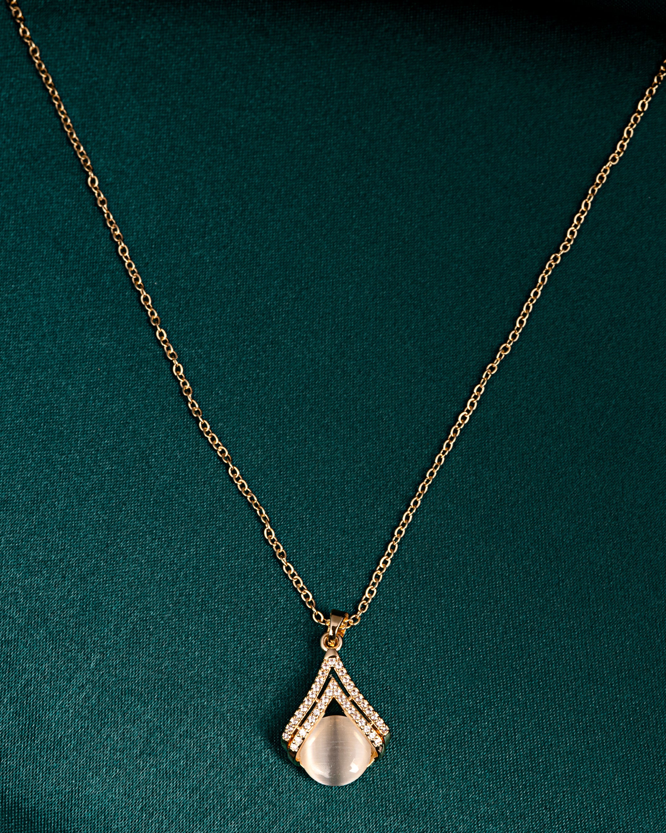 VELISEA Gold Plated Anti-Tarnish Stainless Steel Shell Pendant Snake Chain Necklace for Women | Elegant Everyday Jewelry