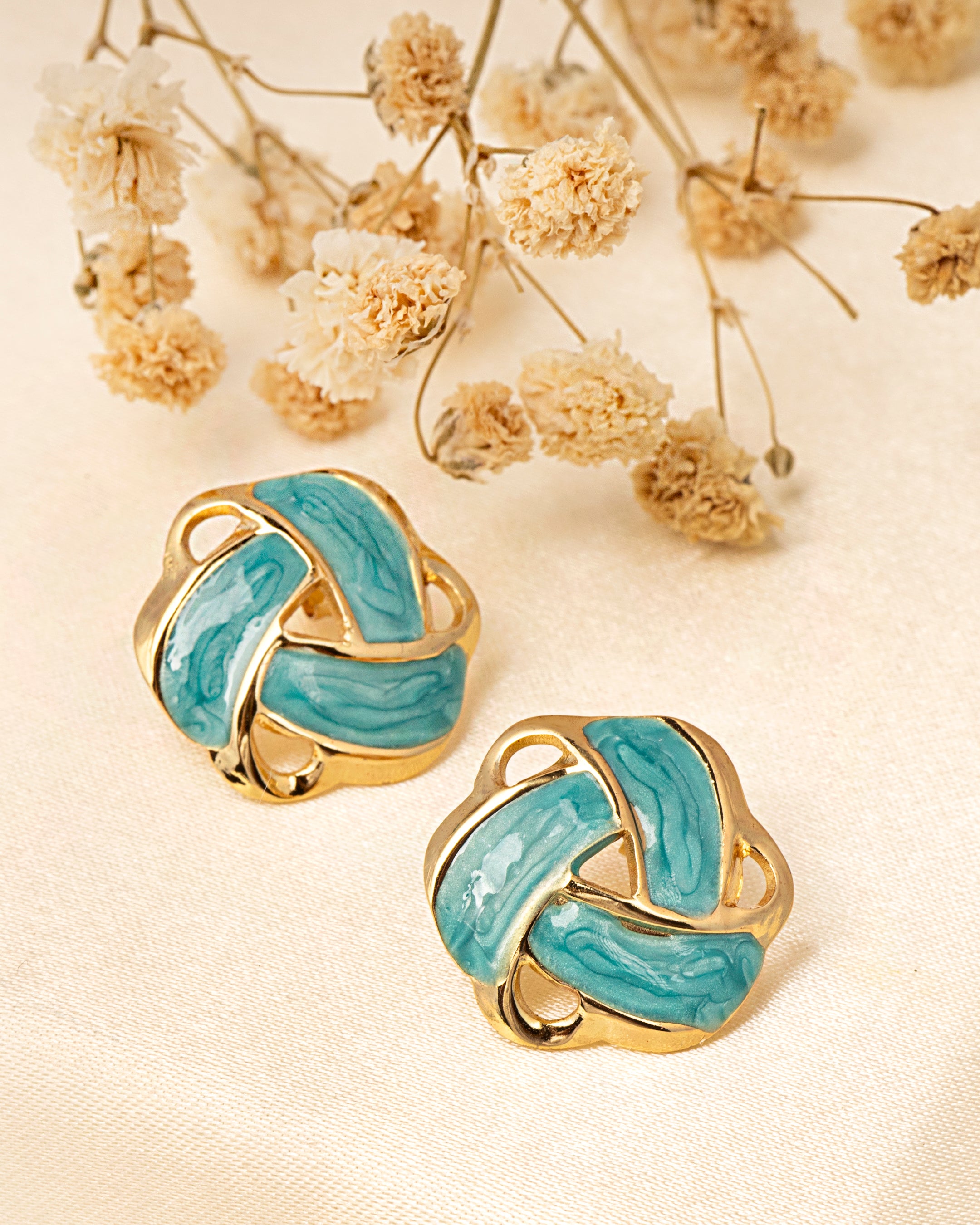 VELISEA Luxe Gold Hoop Earrings for Women | Premium Lightweight Gold-Plated Fashion Jewellery