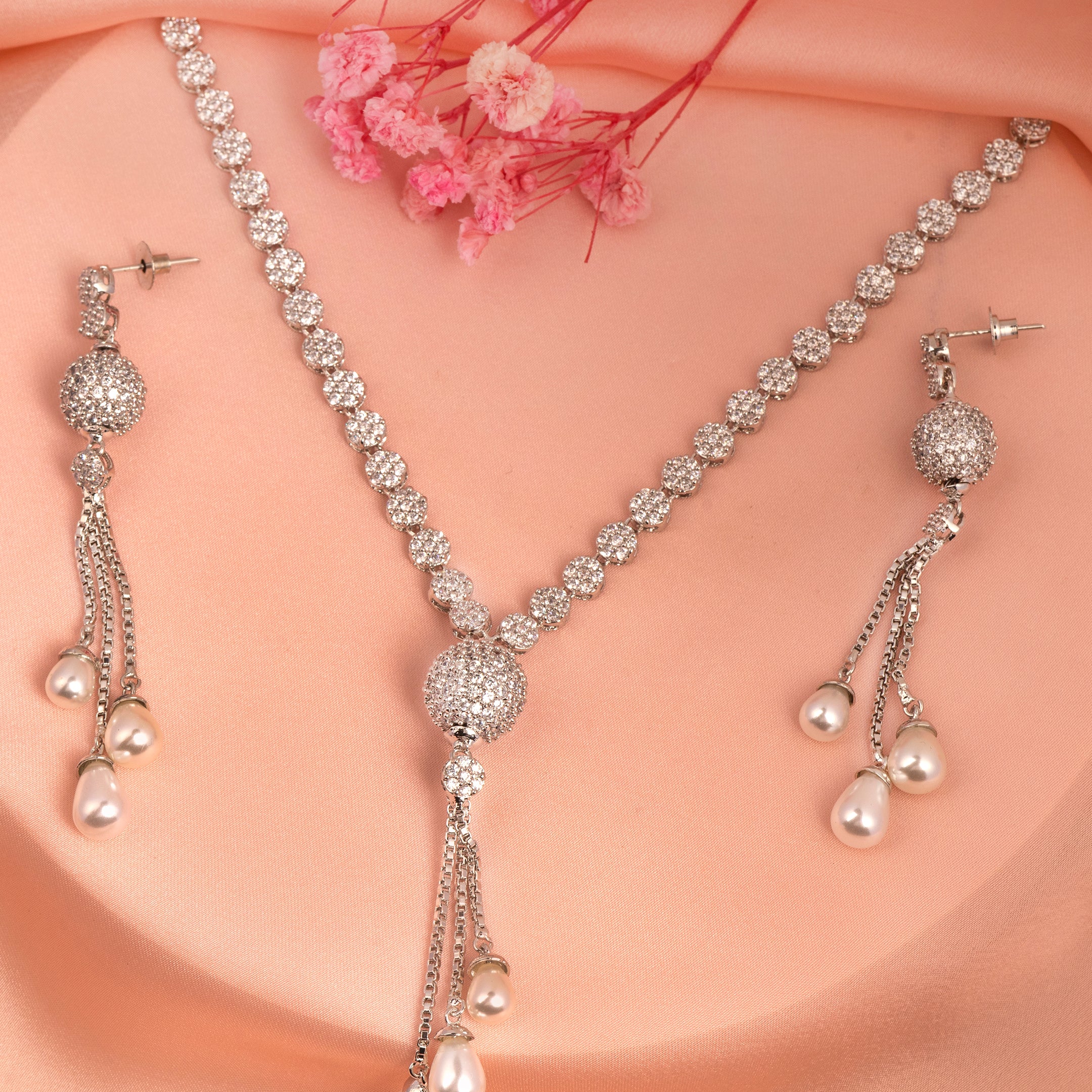 VELISEA Chic Gold Necklace Set | Modern Women's Fashion Jewellery