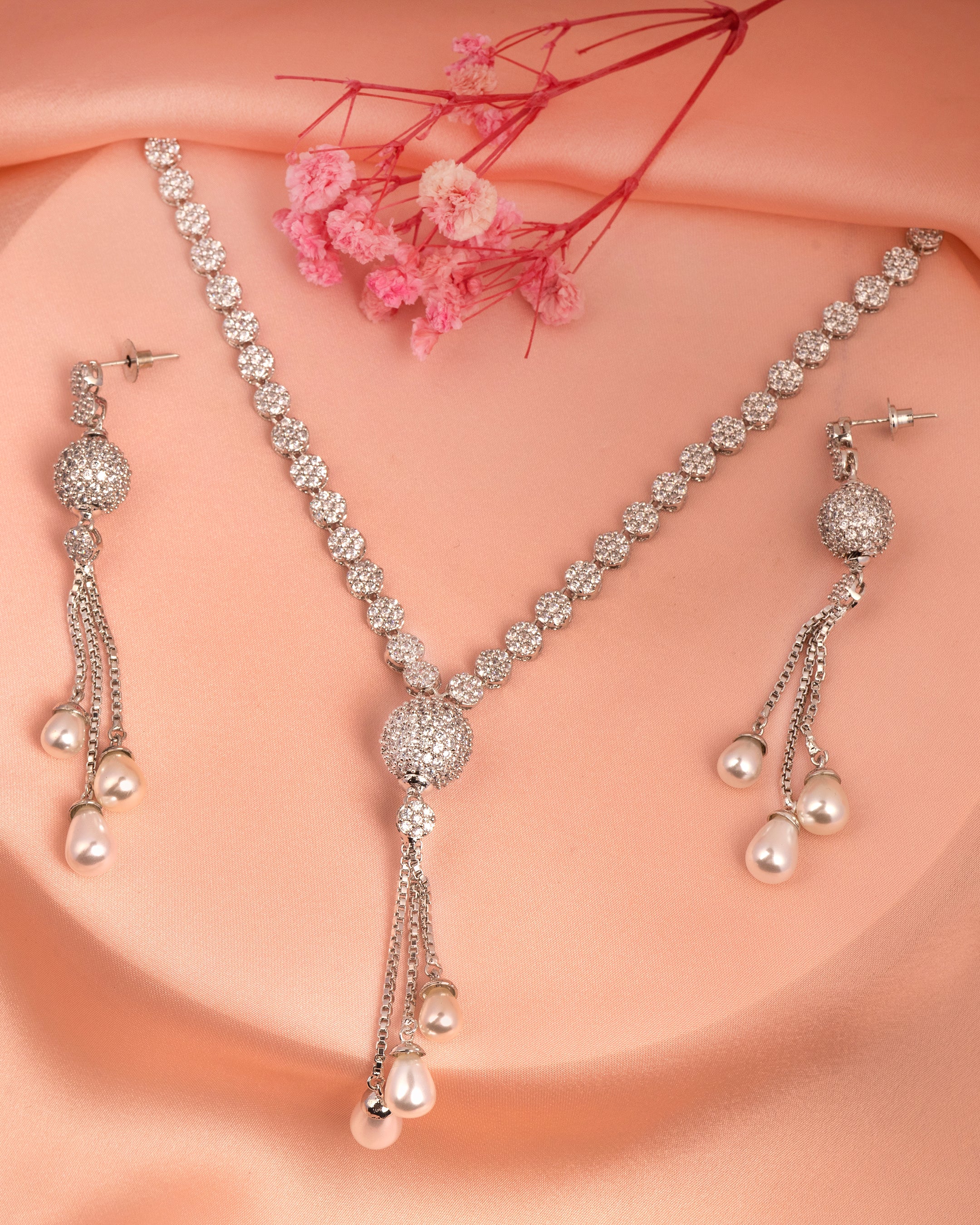 VELISEA Chic Gold Necklace Set | Modern Women's Fashion Jewellery