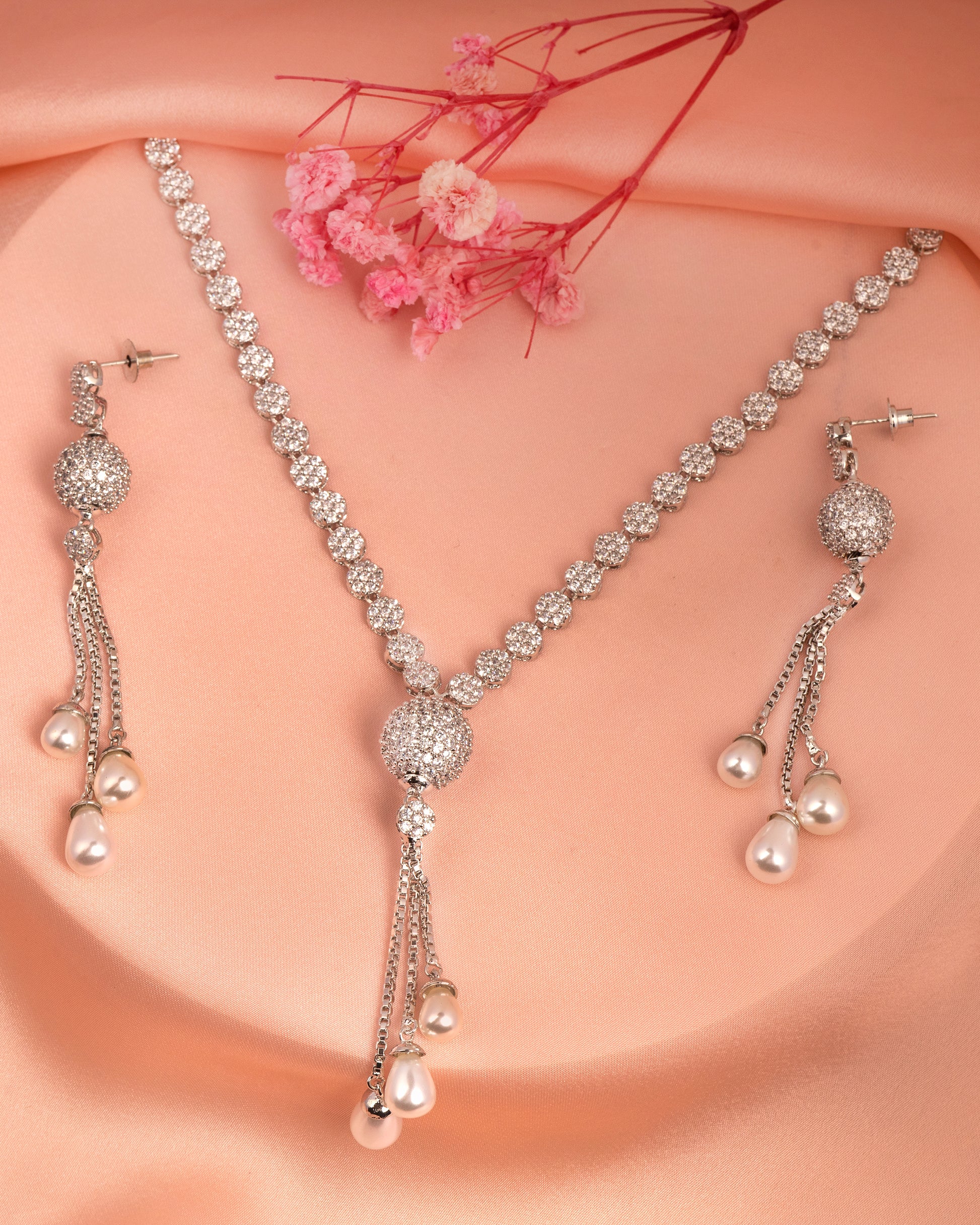 VELISEA Chic Gold Necklace Set | Modern Women's Fashion Jewellery