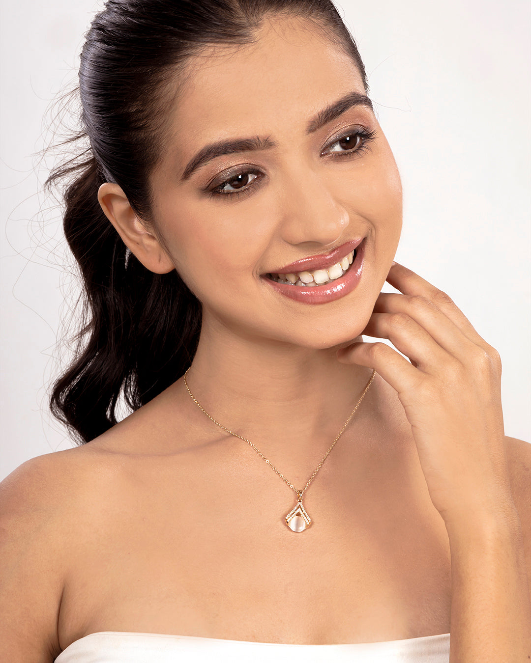 VELISEA Gold Plated Anti-Tarnish Stainless Steel Shell Pendant Snake Chain Necklace for Women | Elegant Everyday Jewelry
