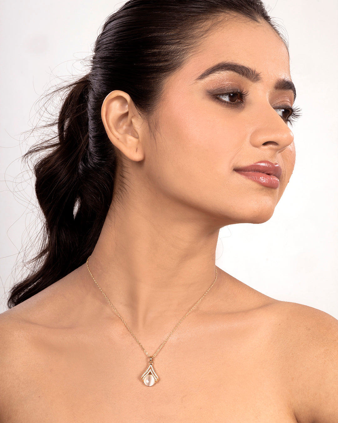 VELISEA Gold Plated Anti-Tarnish Stainless Steel Shell Pendant Snake Chain Necklace for Women | Elegant Everyday Jewelry